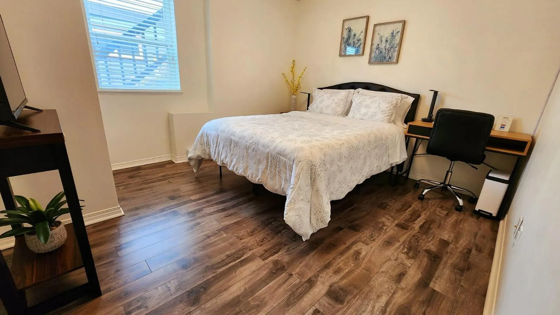 Adorable 1- Bedroom Suite In Langford Victoria