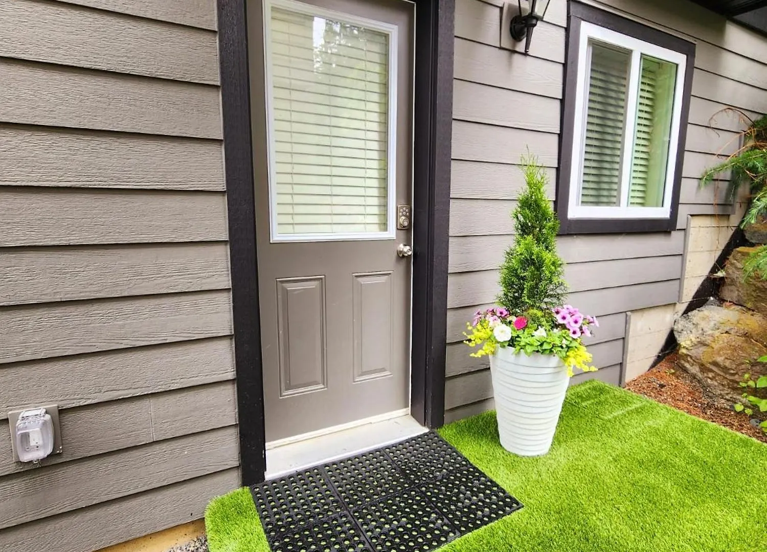 Adorable 1- Bedroom Suite In Langford Victoria 0*,