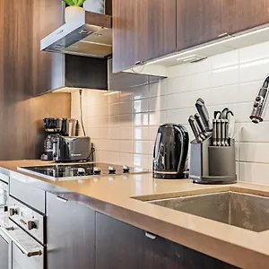 https://300-west-toronto.niagara-fallshotels.com