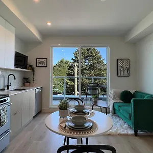 Hillside Oasis By Iris Properties! Holiday home