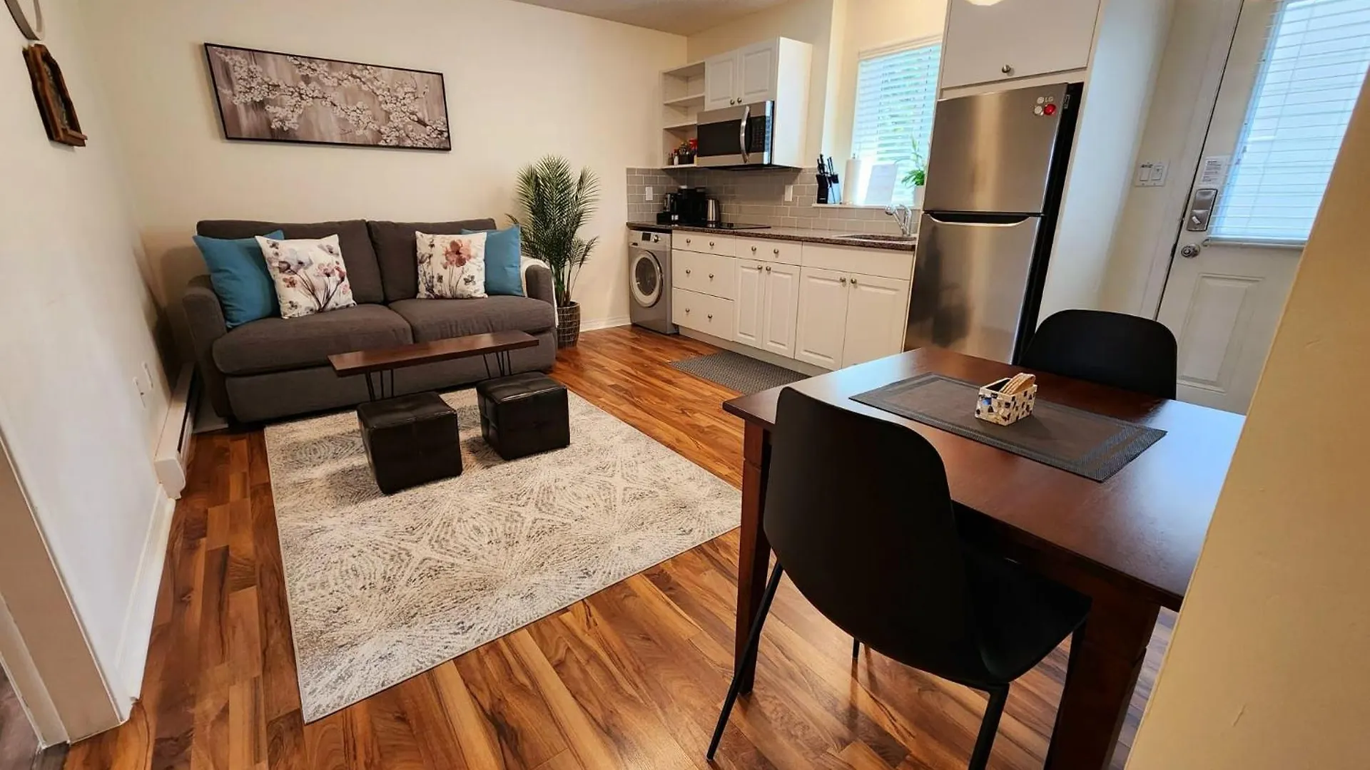 Adorable 1- Bedroom Suite In Langford Victoria