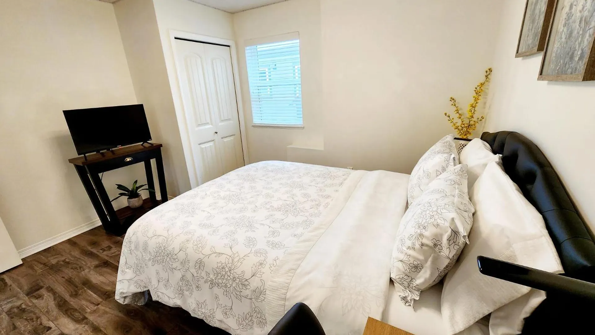 Apartment Adorable 1- Bedroom Suite In Langford Victoria Canada